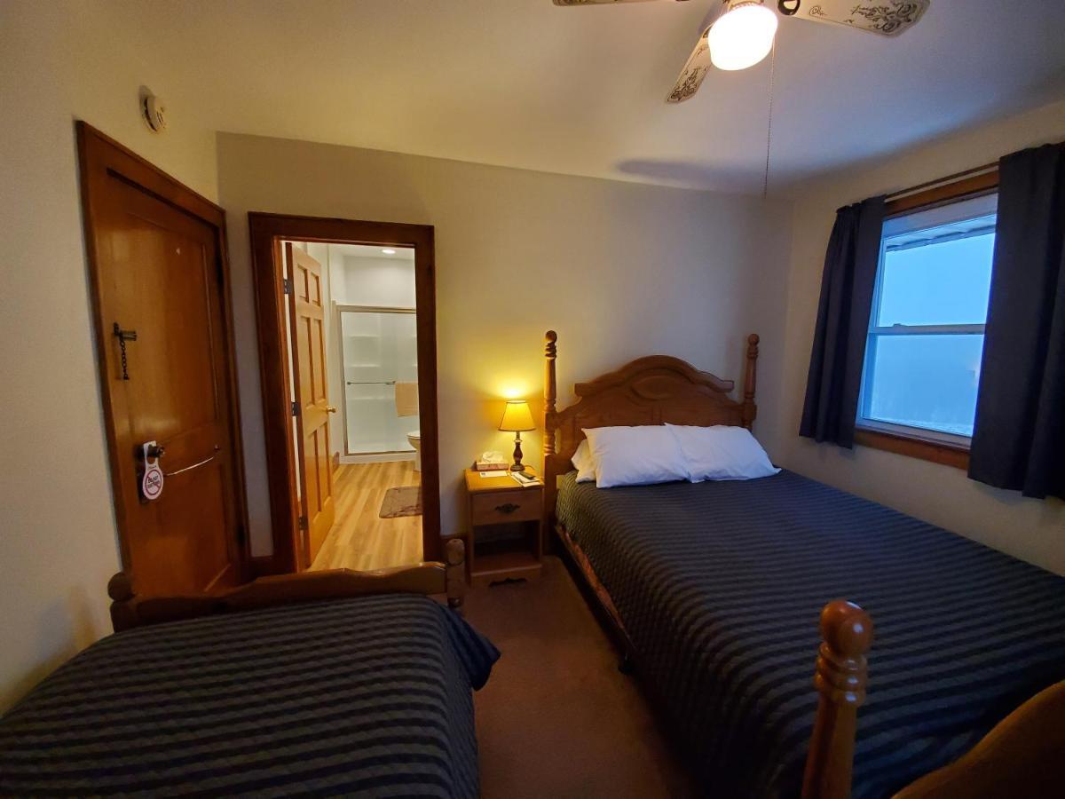 Lakewood Lodge & Restaurant Екстериор снимка